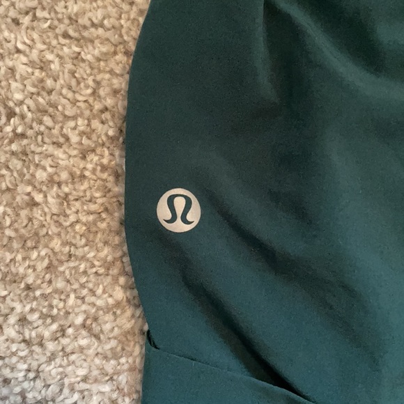 Forest green Lulu lemon shorts - Picture 3 of 3